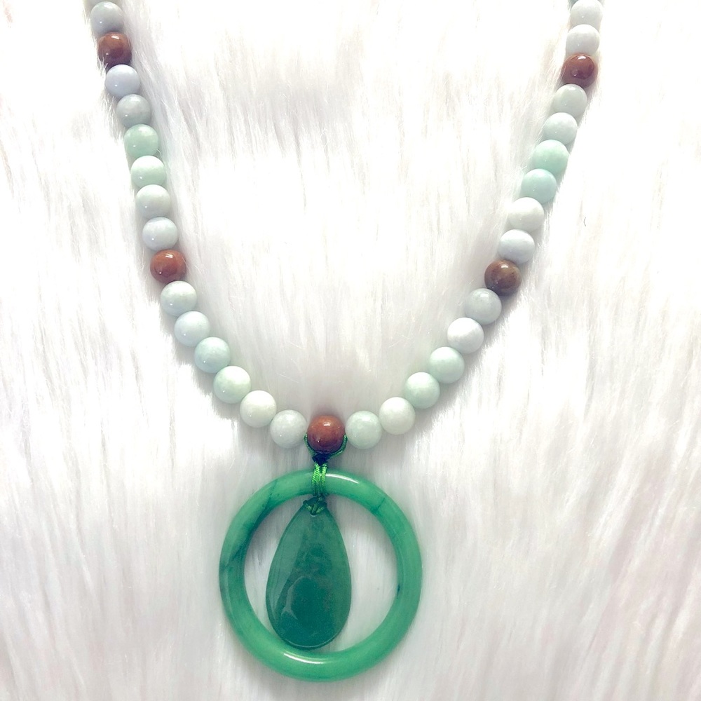 Green Jade Pendant Beaded Necklace